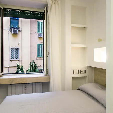 Guesthost - Largo Leopardi Modern Rom