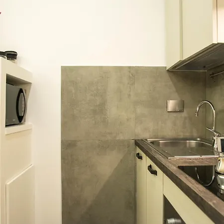 Guesthost - Largo Leopardi Modern Lägenhet *