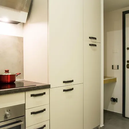 Guesthost - Largo Leopardi Modern *