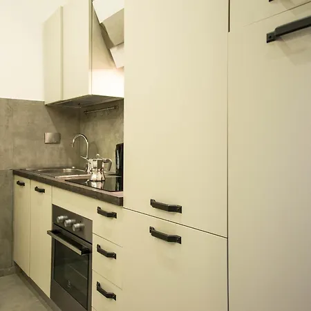 Guesthost - Largo Leopardi Modern * Rom