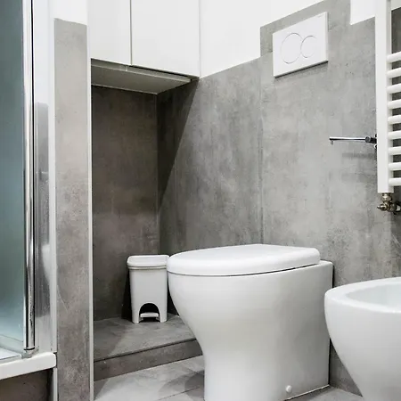 Guesthost - Largo Leopardi Modern